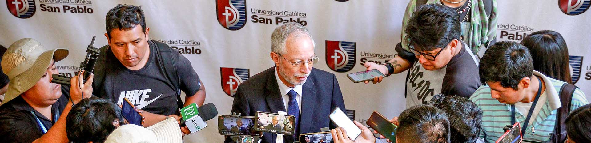 Pelotudeces democráticas - Universidad Catolica San Pablo