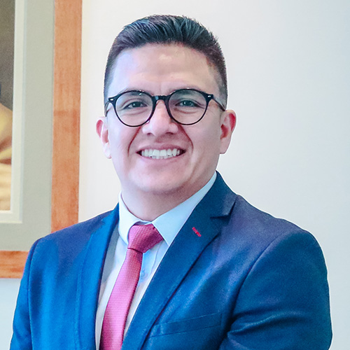 Mgtr. César Puma Chávez