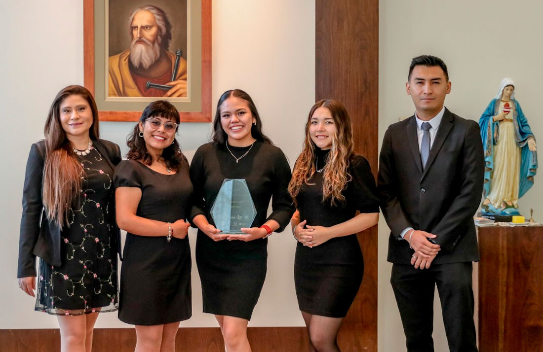 Alumnas de Derecho UCSP ganan segundo lugar en competencia internacional de derechos humanos en México