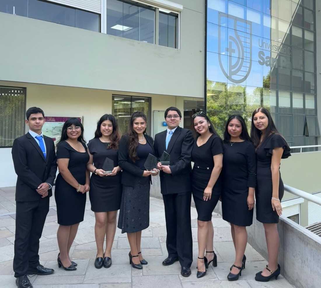 Alumnos de Derecho de la San Pablo ganan competencia de derechos humanos en Arequipa