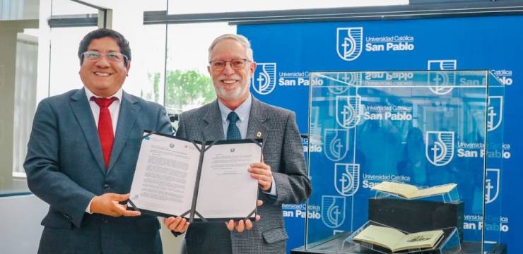 Cuatro libros de la biblioteca de la San Pablo son declarados Patrimonio Cultural de la Nación en ceremonia oficial