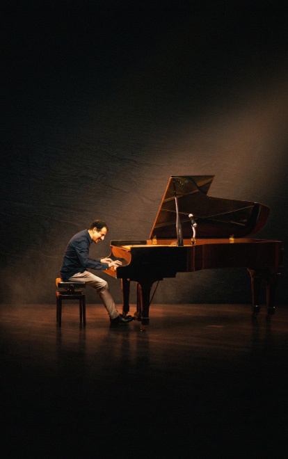 Guilad Shmaya   al piano